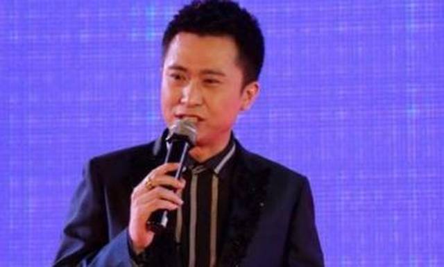 央视男主持杨帆妻子曝光,这样貌美如花的妻子,网友:难怪一直不公开
