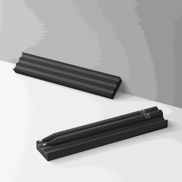 通体黑色,点缀着方形的logo 简约又不简单 0°拔模角的精致工艺 保持