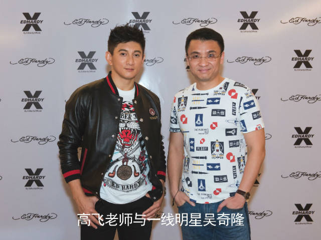 高飞中英文演说家,能量控股首席讲师与16位世界大师中国区首席翻