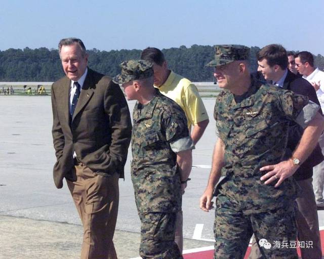 同当年的美国海军陆战队总司令charles c