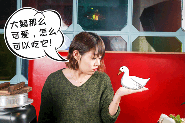 虽然鹅鹅非常可爱,但是依然无法阻止一群狼