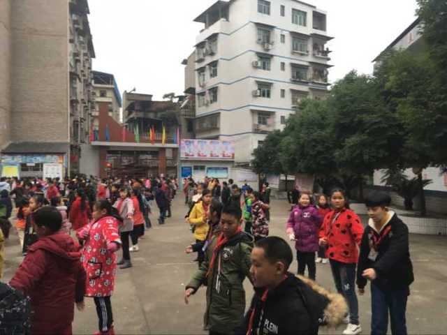 资中县龙结镇中心学校师生课间操