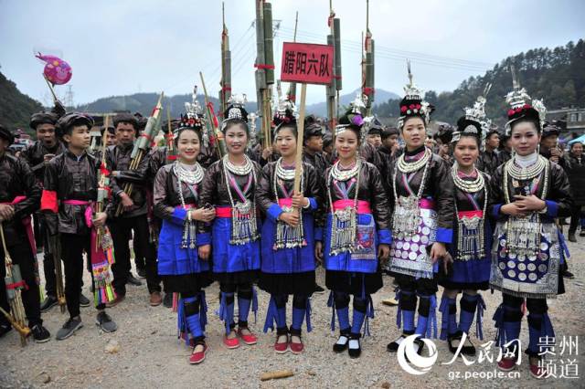 12月5日,在贵州省黔东南州从江县贯洞镇五年一度的侗族鼓藏节上,一支