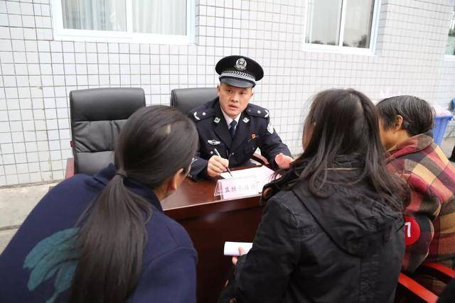 崇州监狱监狱长接待日,咨询现场