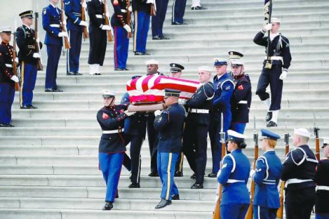 美国已故前总统老布什国葬仪式举行 特朗普夫妇出席