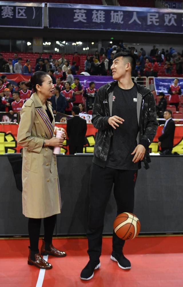 八一南昌女篮阵容之强大,让wcba的其他队伍非常羡慕.