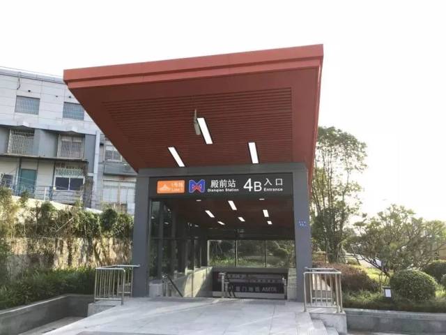 厦门地铁2号线首列车顺利下线;又有新一批地铁出入口投入使用,还有