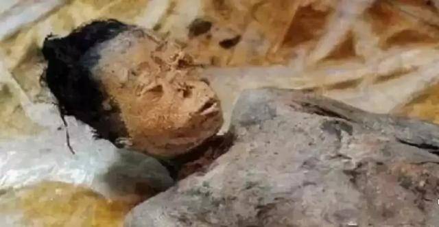 史上最毒皇后,死后200年尸身不腐,却仍难逃报应!
