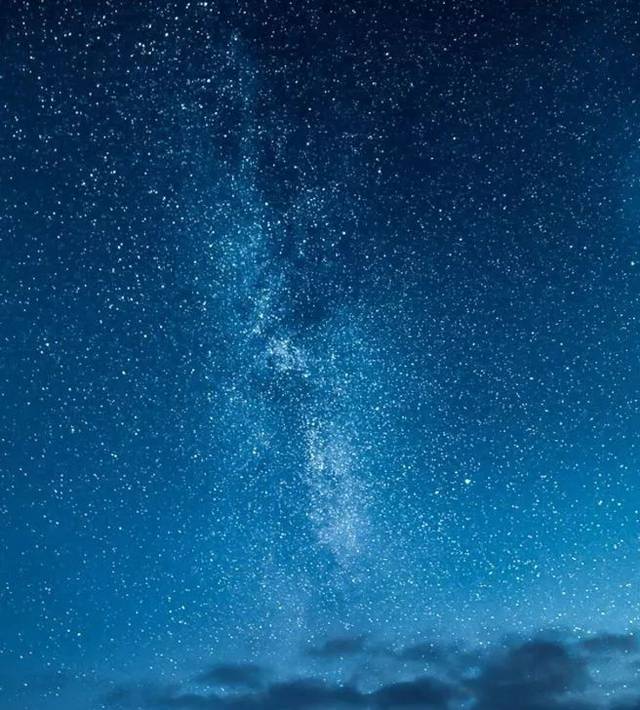 蓝月光 ▲ 木门款式:艾格 颜 色: 水曲柳蓝月光 设计解说: 缔造让人