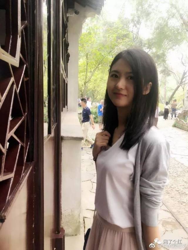 "30岁以上的女生晒自拍照!简直美如少女啊啊啊啊啊啊!