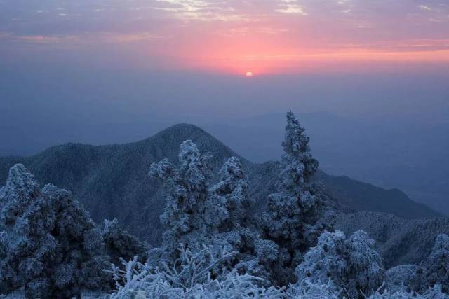 冬季相约南岳衡山,一个晶莹剔透的冰雪雾凇世界!