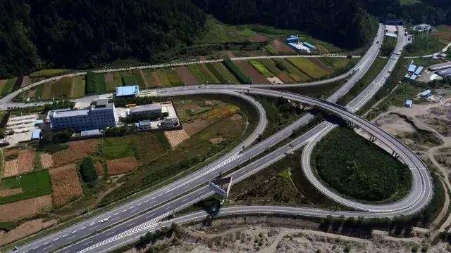 (2)天水过境段高速公路建成通车,标志着我省交通建设的东部会战取得图片