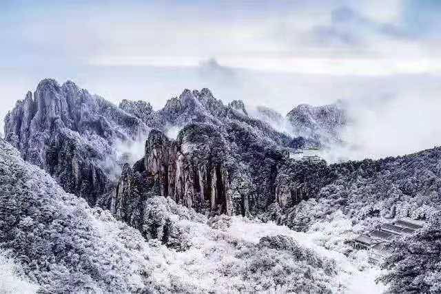 黄山下雪了,今冬首场降雪,好想和你去黄山看一场漂亮的雪景