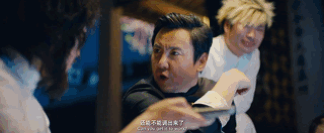沈腾在喜剧话剧舞台上浸淫了十余年,集编,导,演多重身份于一身.