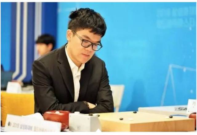 阿尔法围棋(alphago)进行人机大战,三番棋全败,其中第二局被机器评定