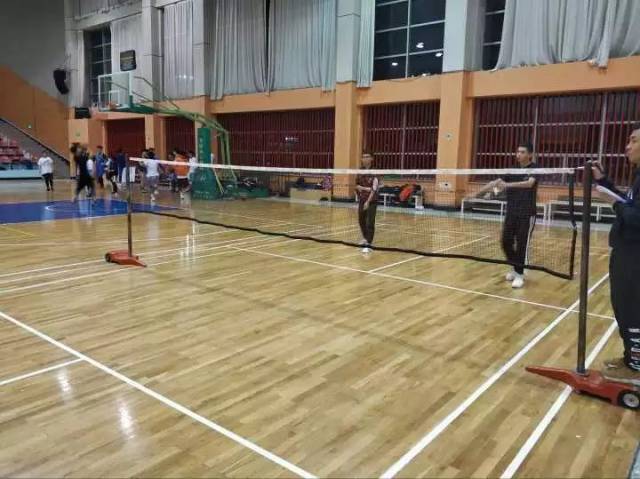 【译学生风采】华外杯羽毛球赛高级翻译学院