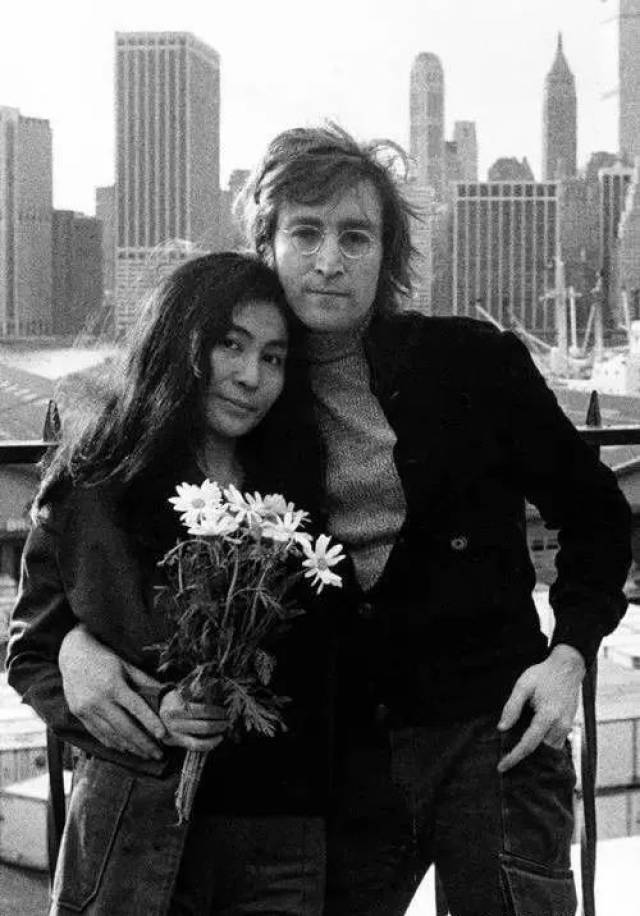 列侬与小野洋子:"一杯用爱情,性欲和忘却兑成的怪味鸡尾酒."