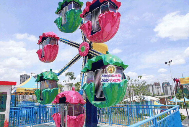 坐上摩天轮,高峰欣赏南宁zui美夜景