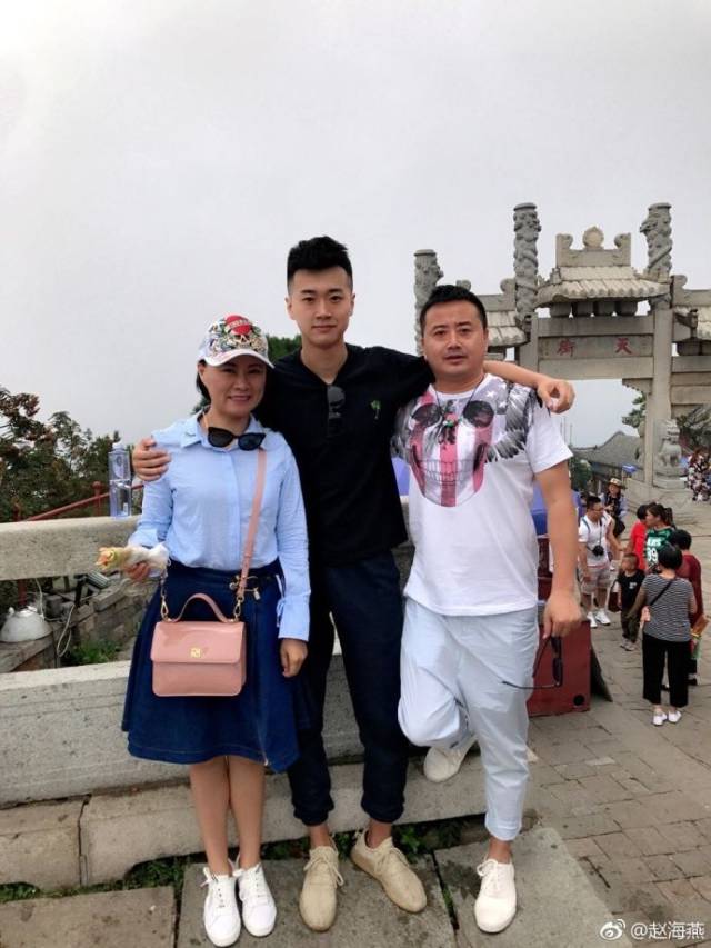 谢广坤的媳妇现实中是刘一水的老婆,他的女儿则嫁给了刘能.