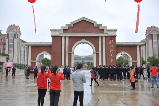 1991年,改建为钦州师范高等专科学校.