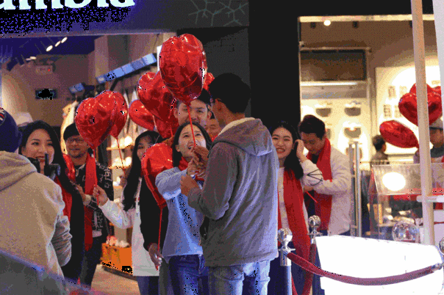 点赞广西 用激萌,走心的方式,欢乐颂广西 叮咚~ 送你一个红彤彤的心形