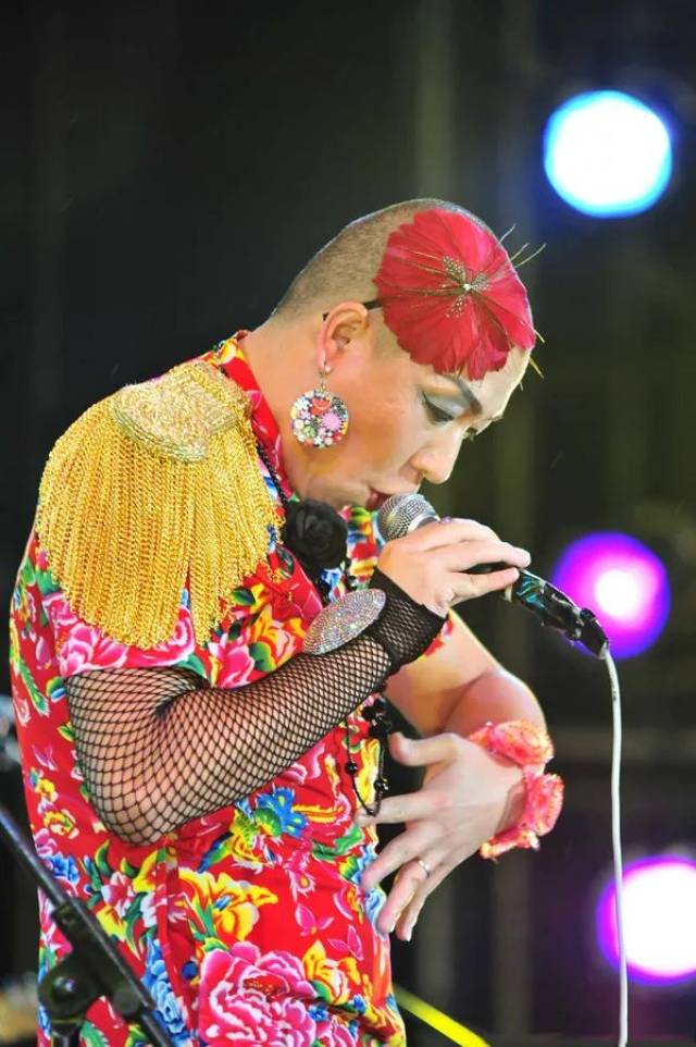 成为野兽的二手玫瑰 | 舞台魔幻造型大盘点