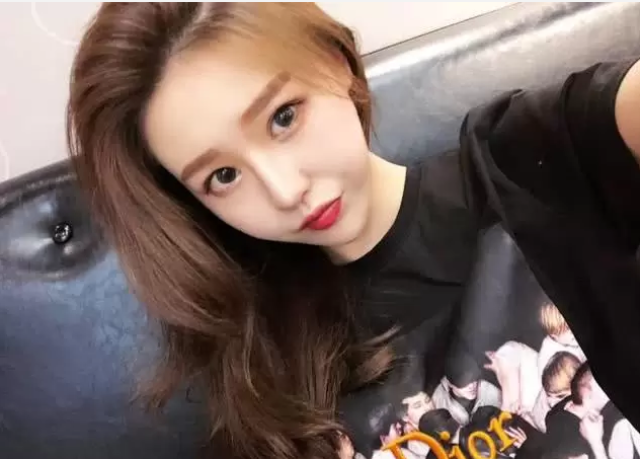 温婉化妆安检无法识别,无奈机场卸妆,女神素颜长这样?