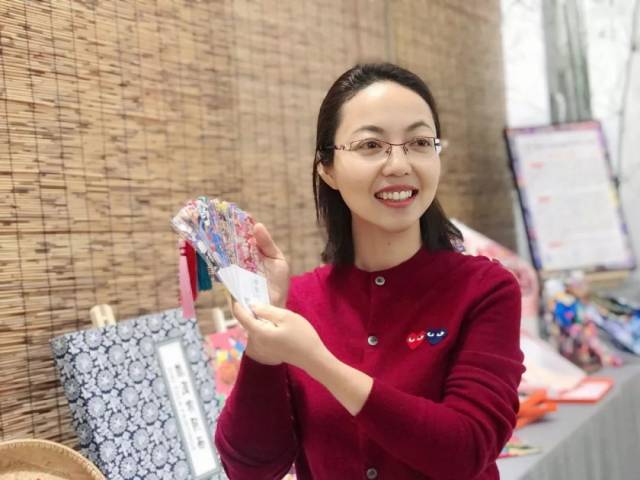而慈溪是文化部首批命名的"中国现代民间绘画之乡,慈溪农民画具有
