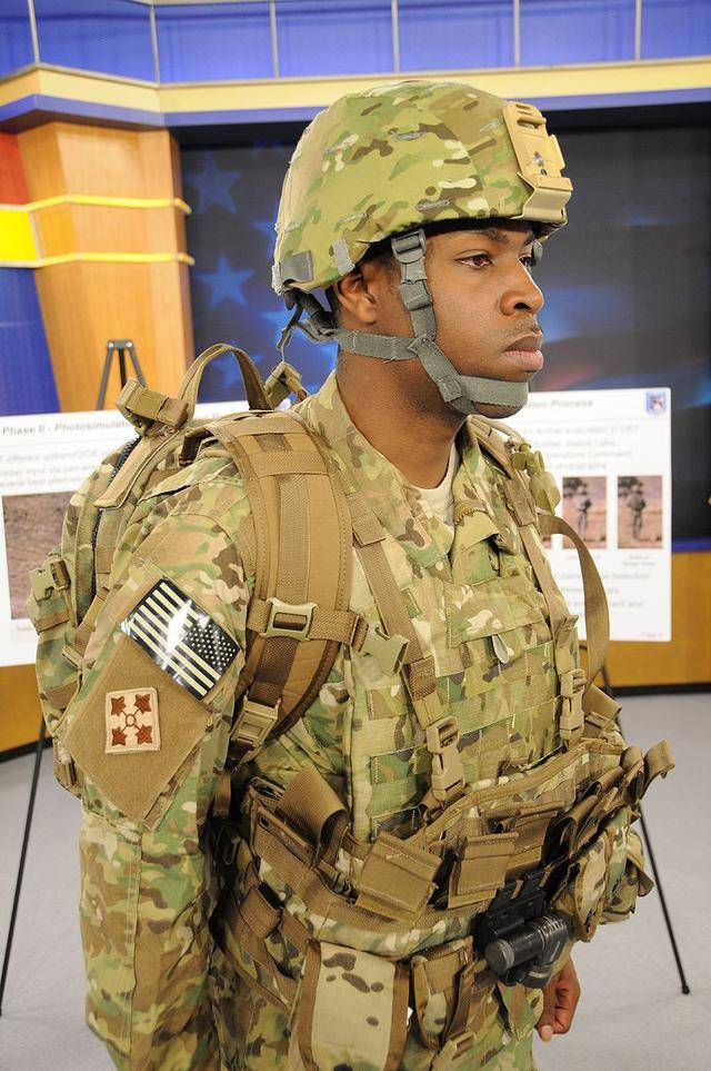 美国陆军新一代的防护盔:先进战斗头盔