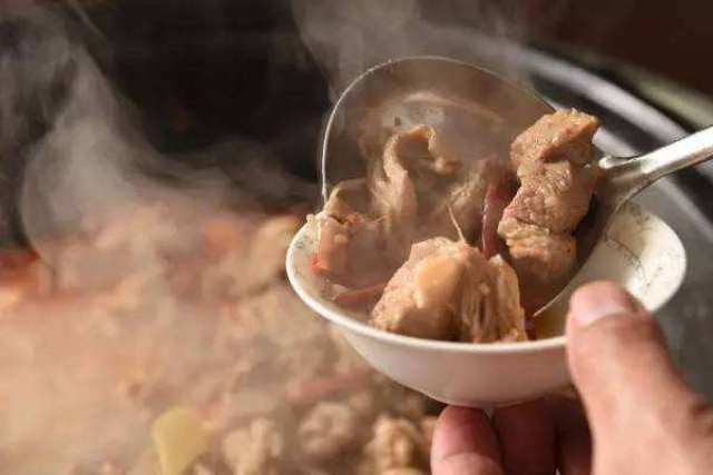 荞面饸饹羊腥汤,死死活活相跟上,陕西小吃之