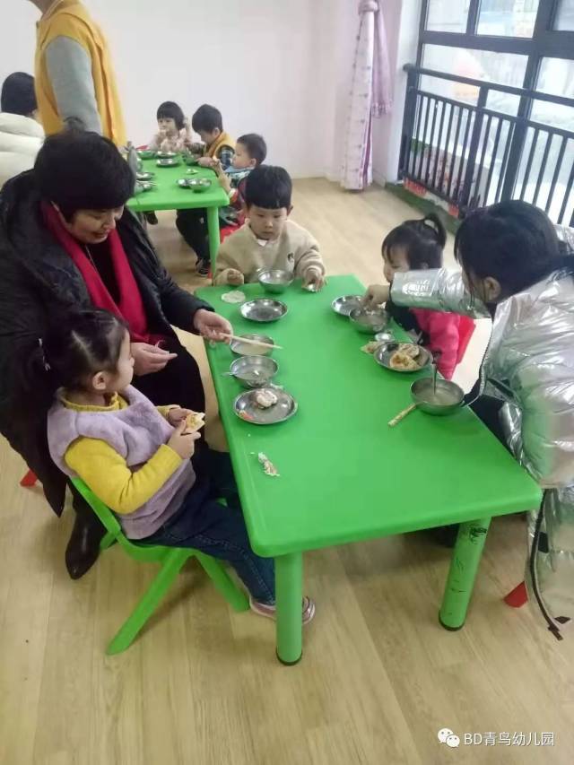 "食"在幸福——北大青鸟幼儿园自助餐活动