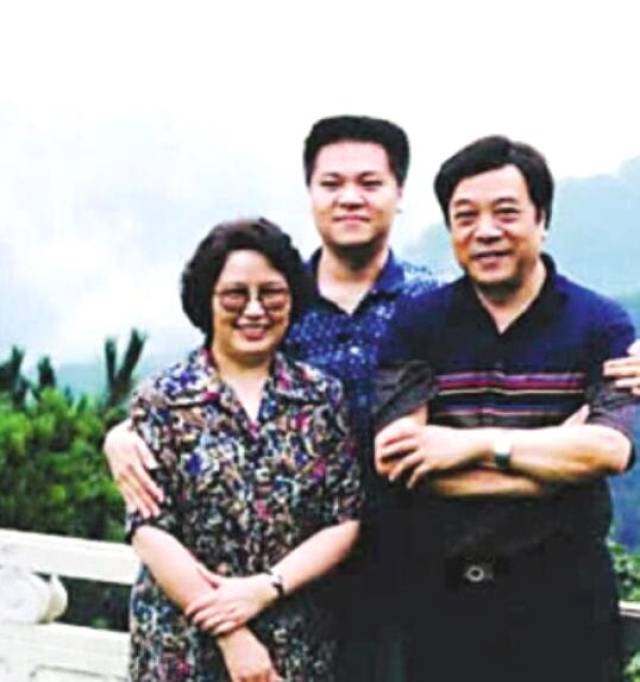 赵忠祥的妻子近照曝光 二人结婚50年恩爱如初