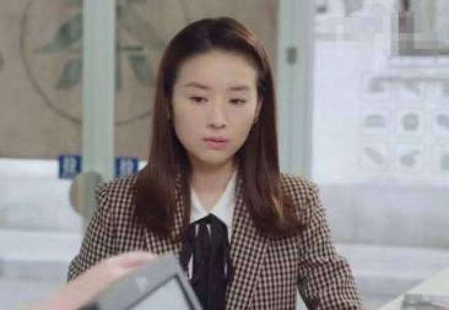 董洁在《幸福一家人》中的时装搭配,妥妥的女神范,你喜欢哪种?