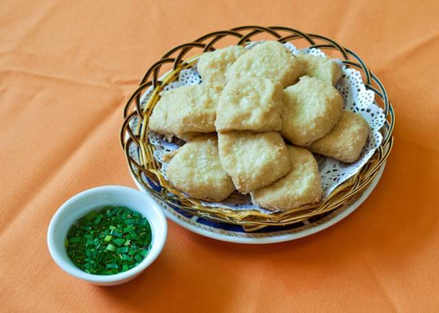 棉湖豆干揭阳市揭西县棉湖镇的名产.吃时把豆干放入油锅中煎,只