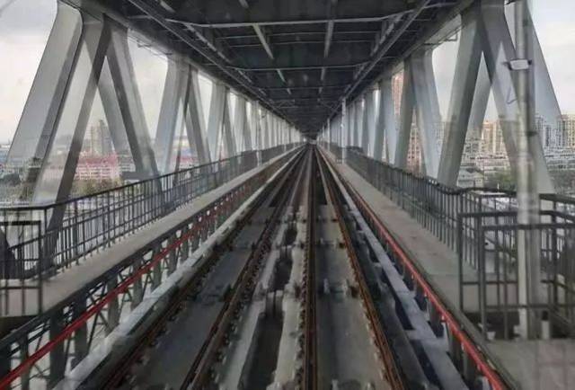 上海轨道交通5号线奉贤段的闵浦二桥