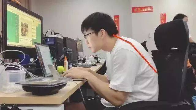 含胸驼背没得救?8个动作练出挺拔身姿