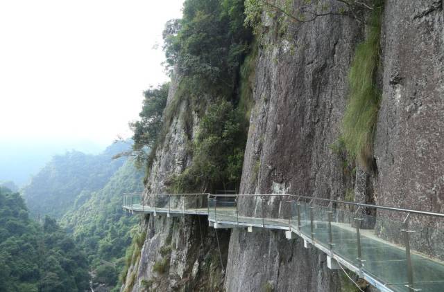 天门山玻璃栈道