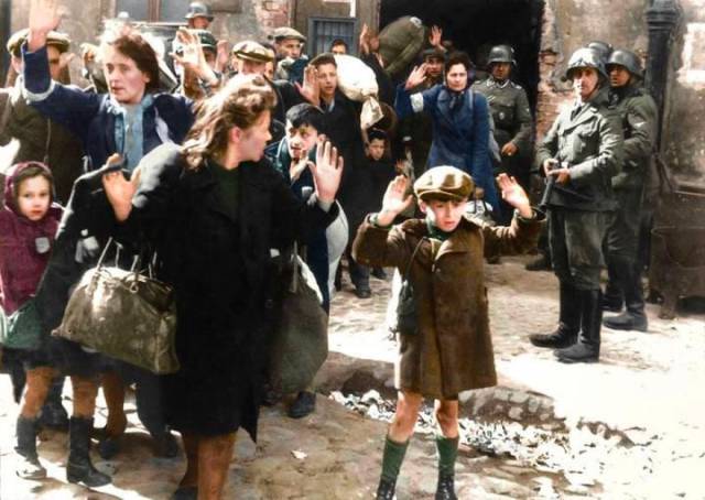 (举手投降的妇女和儿童) 一个普通人在二战中的遭遇!