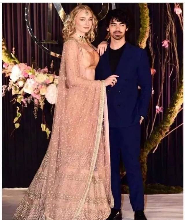 二乔 joe jonas 带着未婚妻,《权力的游戏》里的三傻小公举一起来参加