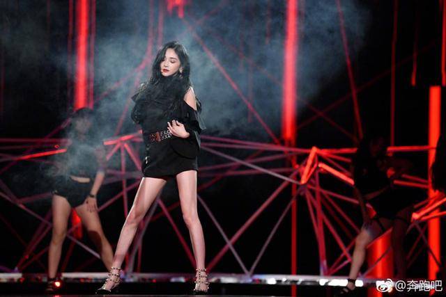 迪丽热巴的脚底美图_15 16美脚底照片_干净的美脚底图-圈子花园图片