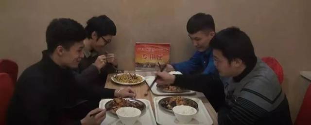 52谝传子 | 维哈满汉,农大的饭桌上可真不一般