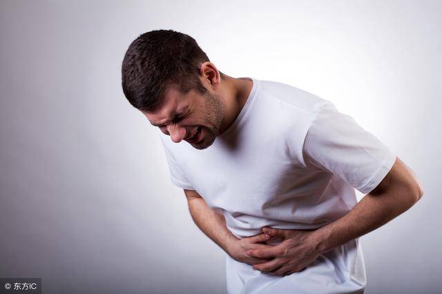 第一,肠梗阻如果一个人肚子疼是一阵一阵的,有点接近绞痛,此外在肚子