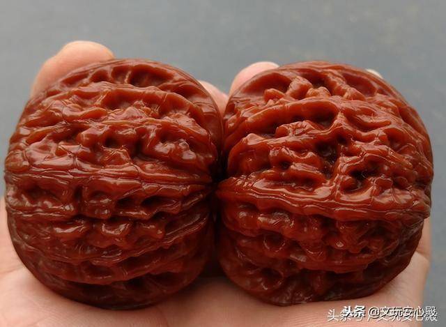 如何让文玩核桃快速包浆和玉化(以小核桃手串为例)