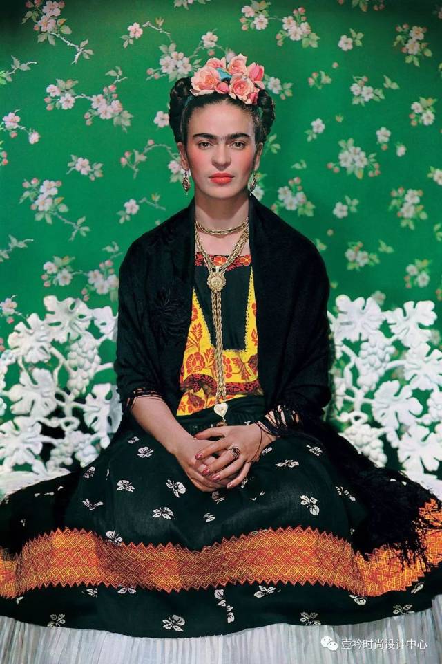 时尚圈的百年缪斯,连眉带须的墨西哥之花|frida kahlo