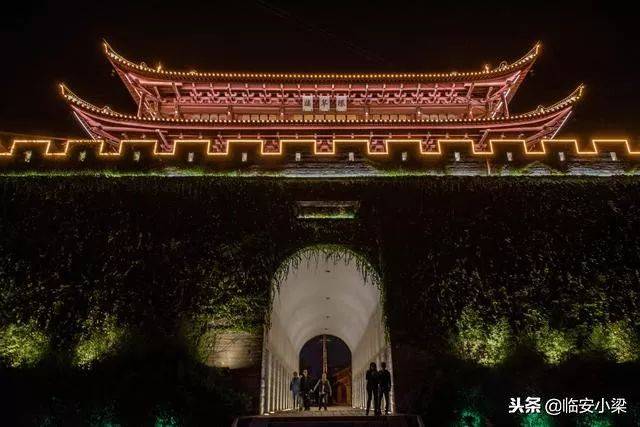 四方华灯初上 点亮建水古城之夜