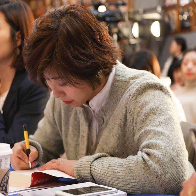 2018ڶæ־ŮѡμƻȫܾԲɹ