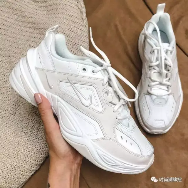 nike m2k tekno老爹鞋是向 monarch 历史致敬的鞋款,是根据经典的