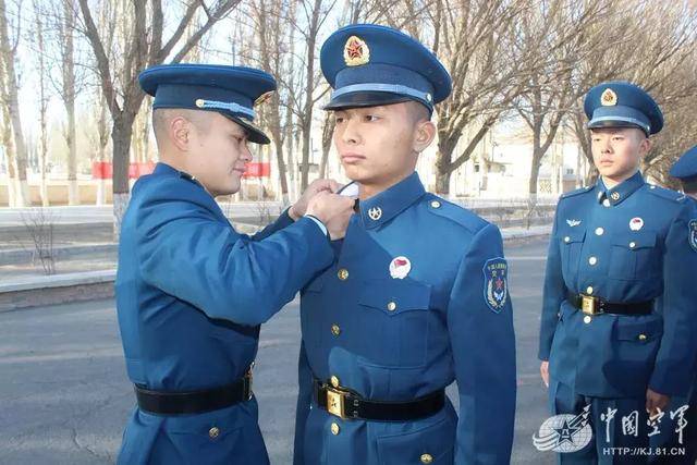 列兵,你好!空军某新训旅1000余名新兵授予列兵军衔