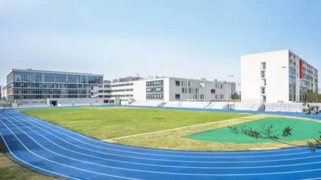 前身:崇文书院 始建:1599年 校训:崇文 尚德 光辉历史: 崇文实验学校