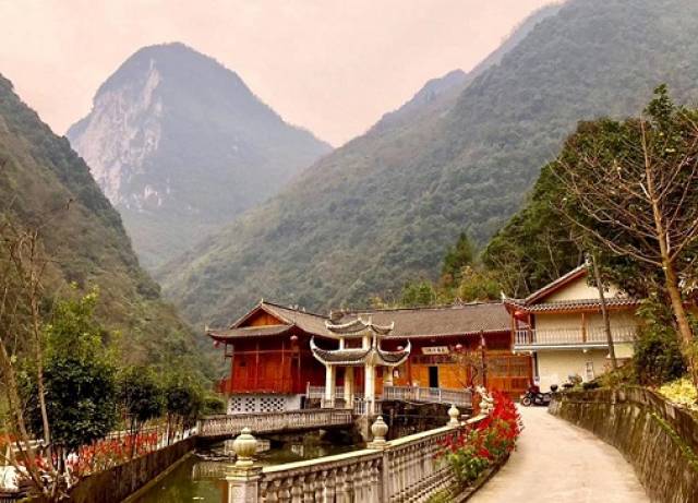 来到美丽的宣恩县进一步考察了解土家族苗族的民俗风情,乡村旅游以及